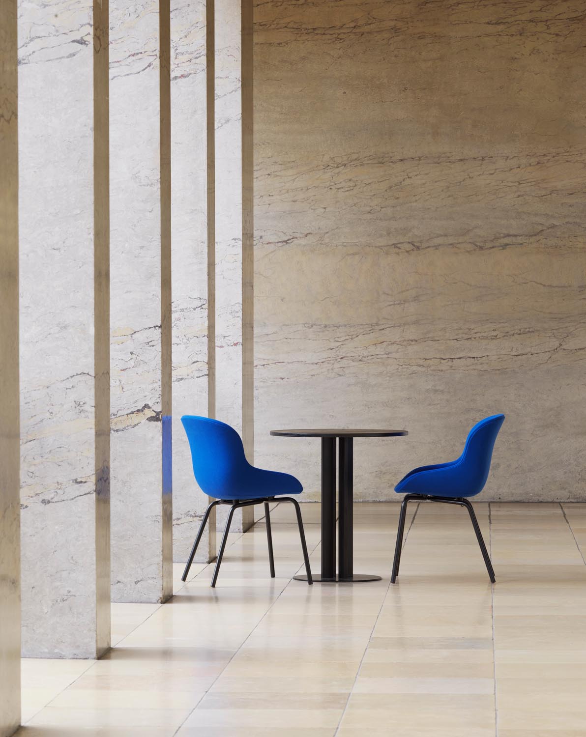 Scala Cafétisch Ø60 cm in Schwarz präsentiert im Onlineshop von KAQTU Design AG. Esstisch ist von Normann Copenhagen