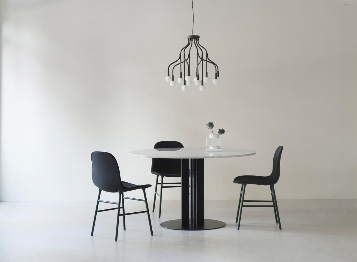 Scala Tisch H75 Ø150 cm eiche in  präsentiert im Onlineshop von KAQTU Design AG. Esstisch ist von Normann Copenhagen