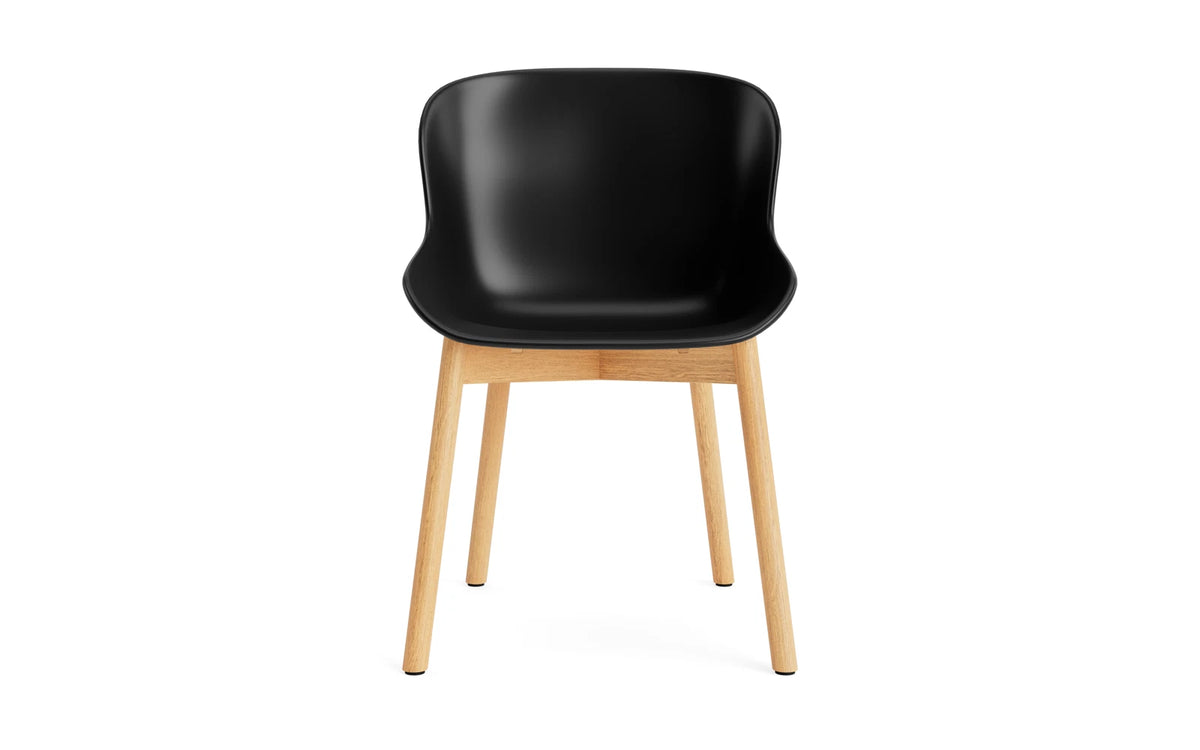 Hyg Stuhl Eiche Schwarz in Schwarz präsentiert im Onlineshop von KAQTU Design AG. Stuhl ist von Normann Copenhagen