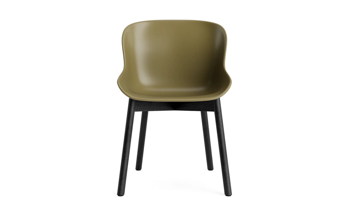 Hyg Stuhl Schwarze Eiche/Olive in Olive präsentiert im Onlineshop von KAQTU Design AG. Stuhl ist von Normann Copenhagen