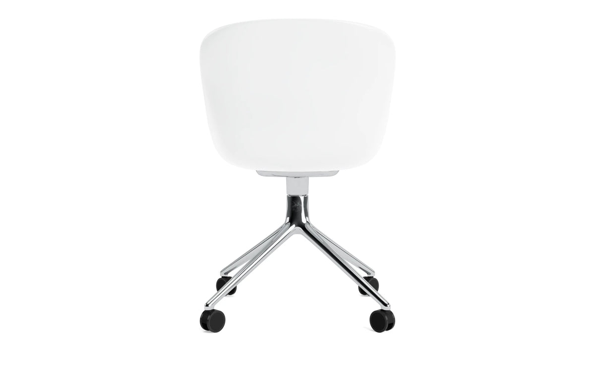 Hyg Drehstuhl 4W Aluminium/Weiss in Weiss präsentiert im Onlineshop von KAQTU Design AG. Drehstuhl ist von Normann Copenhagen