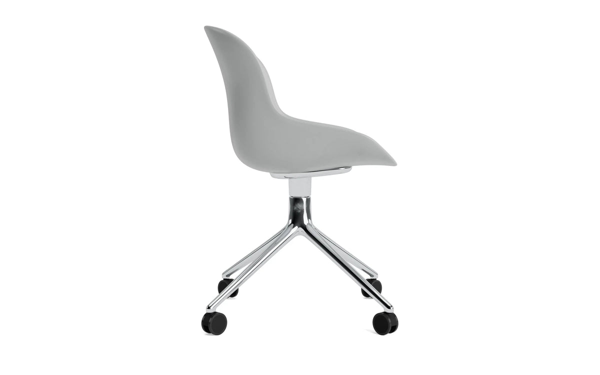 Hyg Drehstuhl 4W Aluminium/grau in Grau präsentiert im Onlineshop von KAQTU Design AG. Drehstuhl ist von Normann Copenhagen