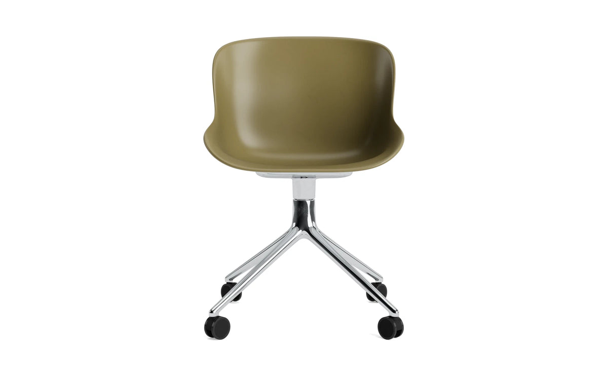 Hyg Drehstuhl 4W Aluminium/Olive in Olive präsentiert im Onlineshop von KAQTU Design AG. Drehstuhl ist von Normann Copenhagen