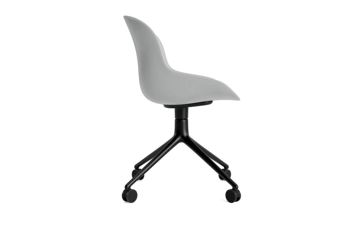 Hyg Drehstuhl 4W schwarzes Aluminium/grau in Grau präsentiert im Onlineshop von KAQTU Design AG. Drehstuhl ist von Normann Copenhagen