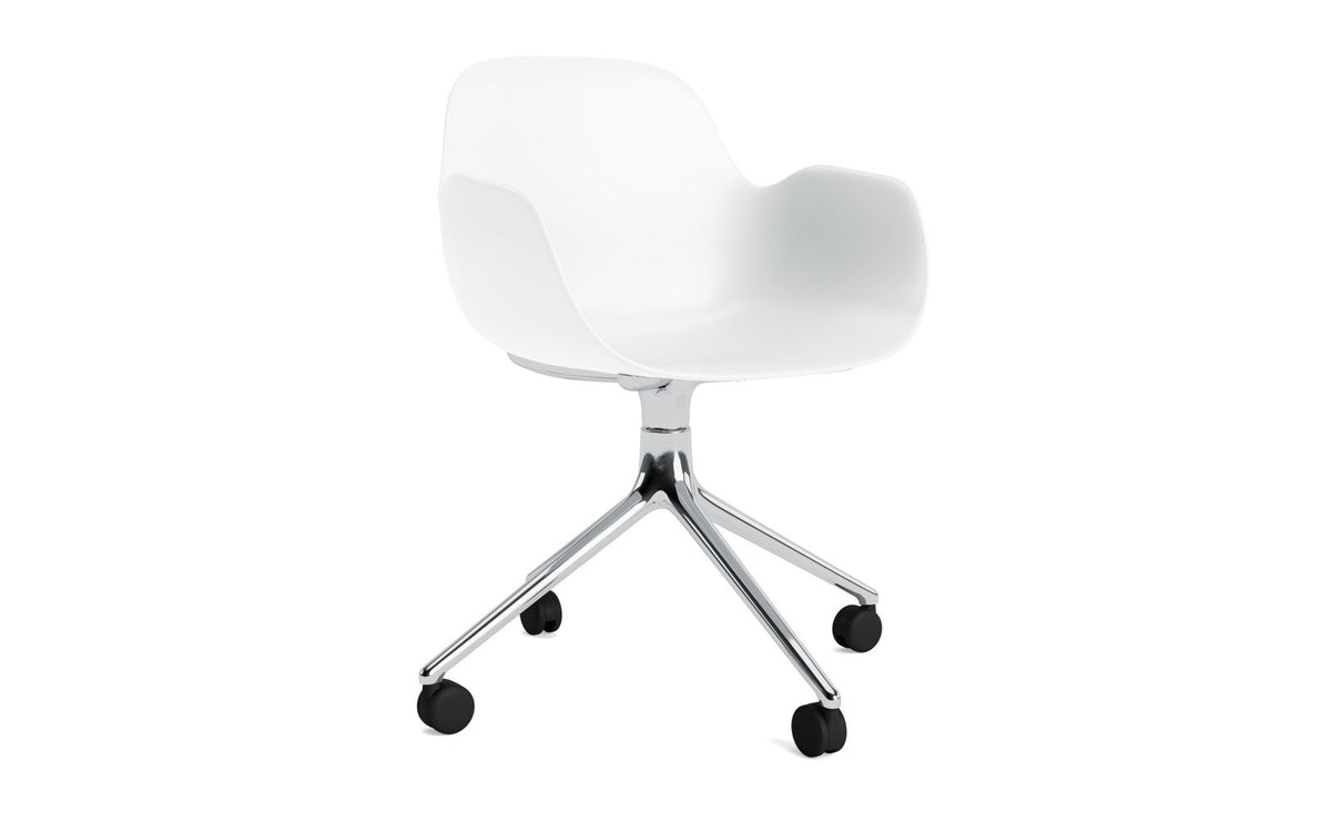 Form Drehstuhl 4W Aluminium/Weiss in Weiss präsentiert im Onlineshop von KAQTU Design AG. Bürostuhl ist von Normann Copenhagen