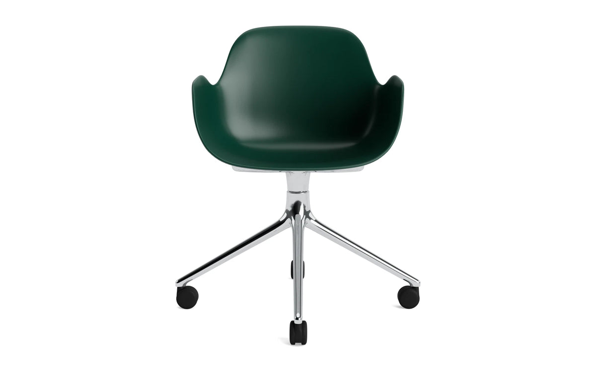 Form Drehstuhl 4W Aluminium/grün in Grün präsentiert im Onlineshop von KAQTU Design AG. Bürostuhl ist von Normann Copenhagen