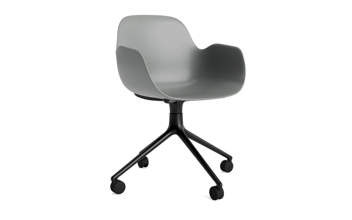 Form Drehstuhl 4W schwarzes Aluminium/Grau in Grau präsentiert im Onlineshop von KAQTU Design AG. Bürostuhl ist von Normann Copenhagen