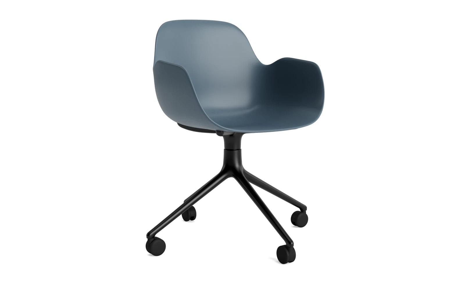 Form Drehsessel 4W schwarzes Aluminium/blau in  präsentiert im Onlineshop von KAQTU Design AG. Sessel ist von Normann Copenhagen