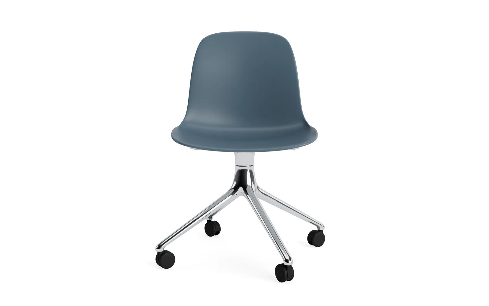 Form Drehstuhl 4W Aluminium/blau in  präsentiert im Onlineshop von KAQTU Design AG. Drehstuhl ist von Normann Copenhagen