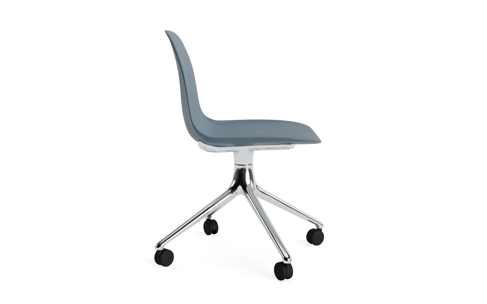 Form Drehstuhl 4W Aluminium/blau in  präsentiert im Onlineshop von KAQTU Design AG. Drehstuhl ist von Normann Copenhagen
