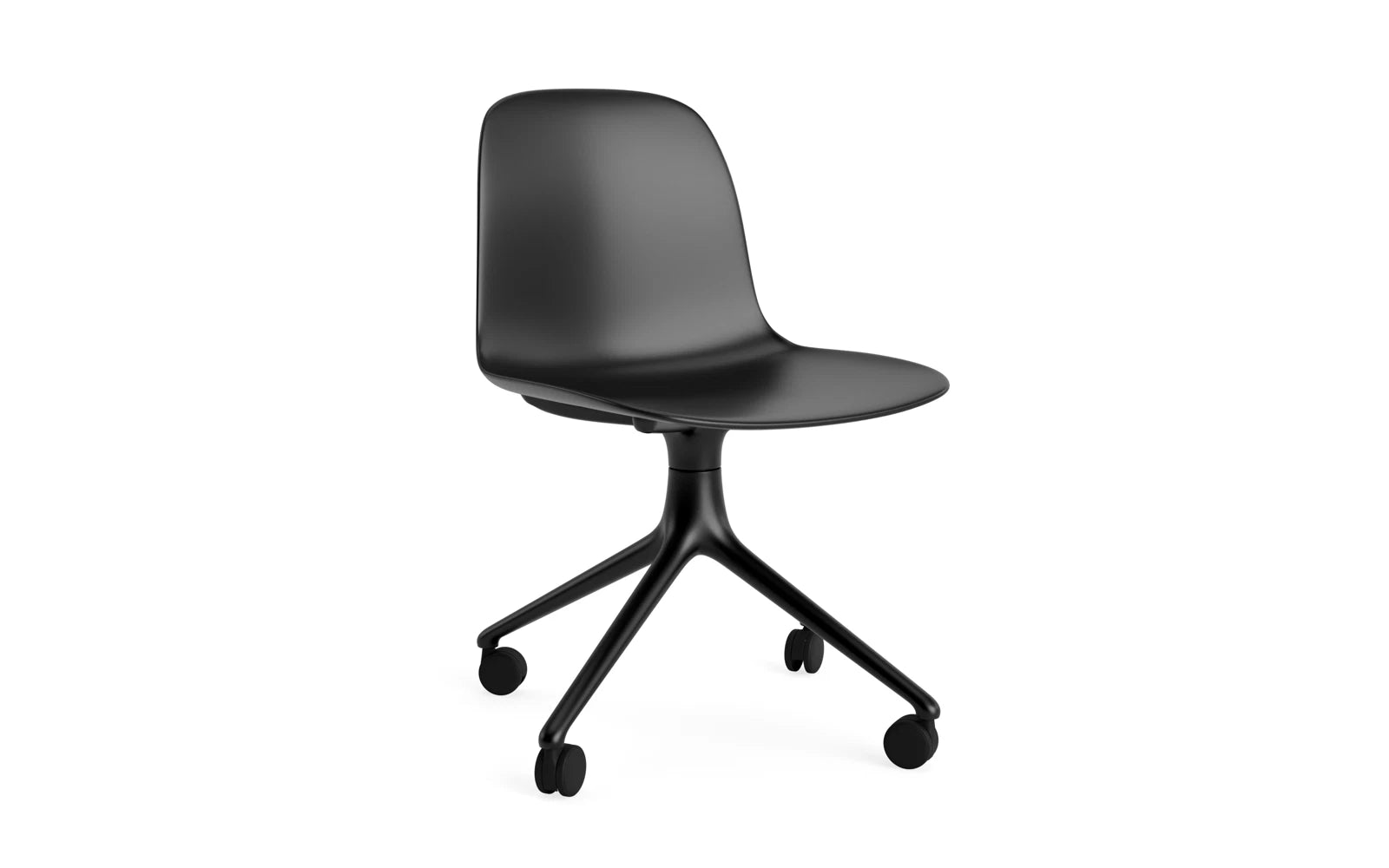 Form Drehstuhl 4W schwarzes Aluminium/schwarz in  präsentiert im Onlineshop von KAQTU Design AG. Drehstuhl ist von Normann Copenhagen
