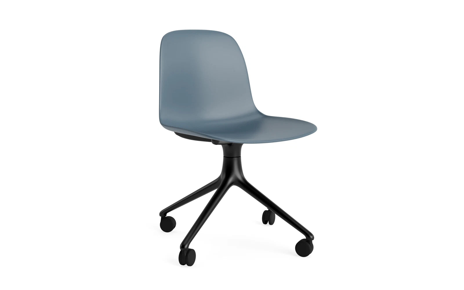 Form Drehstuhl 4W schwarzes Aluminium/blau in  präsentiert im Onlineshop von KAQTU Design AG. Drehstuhl ist von Normann Copenhagen