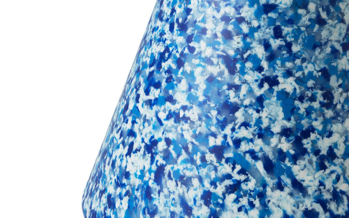 Bit Hocker Cone in Blau präsentiert im Onlineshop von KAQTU Design AG. Hocker ist von Normann Copenhagen