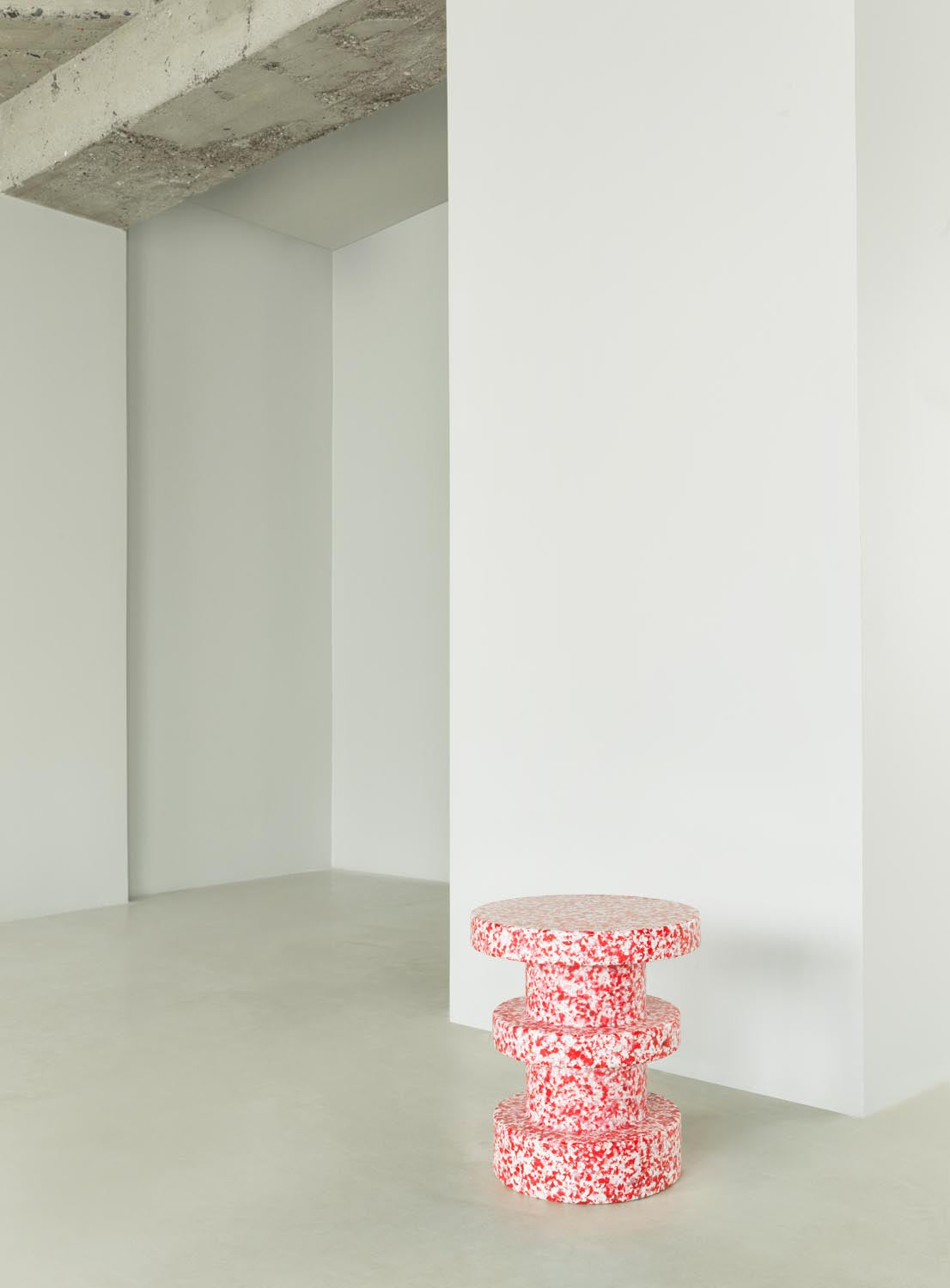 Bit Hocker Stack in Rot präsentiert im Onlineshop von KAQTU Design AG. Hocker ist von Normann Copenhagen