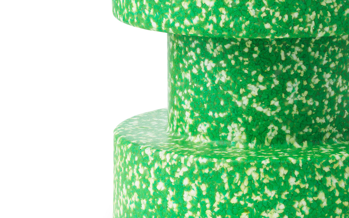 Bit Hocker Stack in Grün präsentiert im Onlineshop von KAQTU Design AG. Hocker ist von Normann Copenhagen