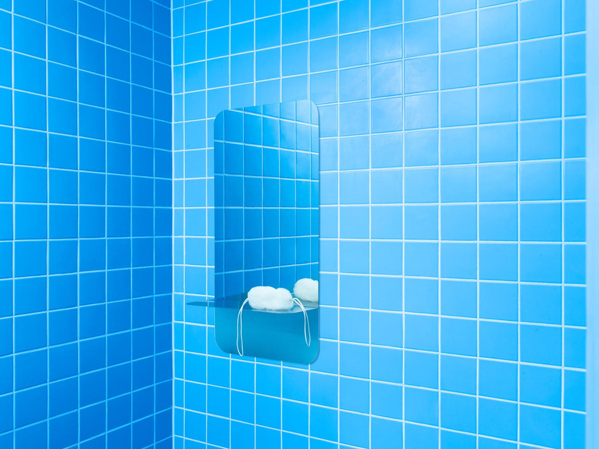 Horizon Wandspiegel Vertikal edelstahl in  präsentiert im Onlineshop von KAQTU Design AG. Wandspiegel ist von Normann Copenhagen