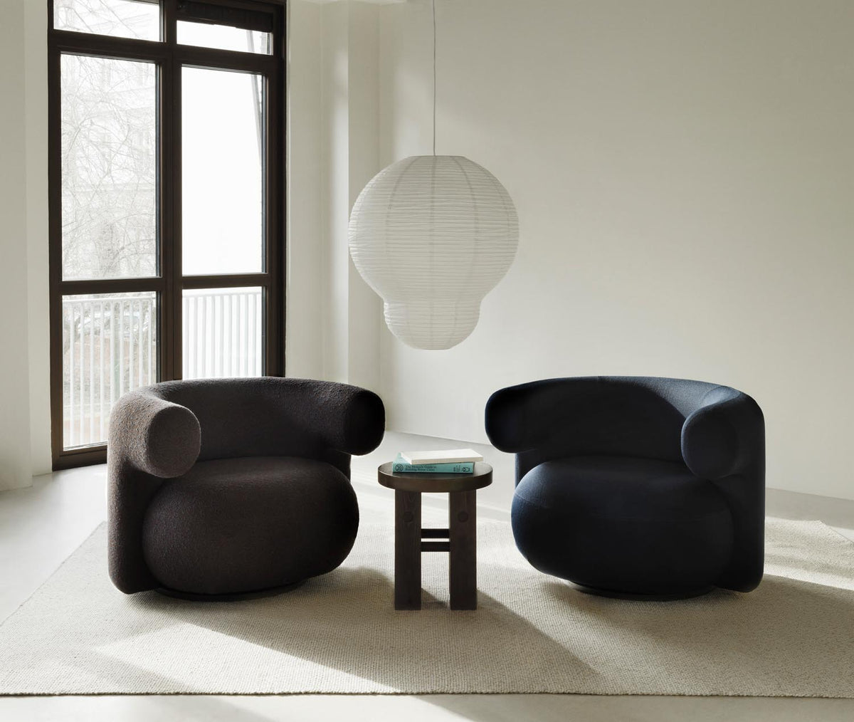 Puff Leuchte Multitude in White präsentiert im Onlineshop von KAQTU Design AG. Pendelleuchte ist von Normann Copenhagen