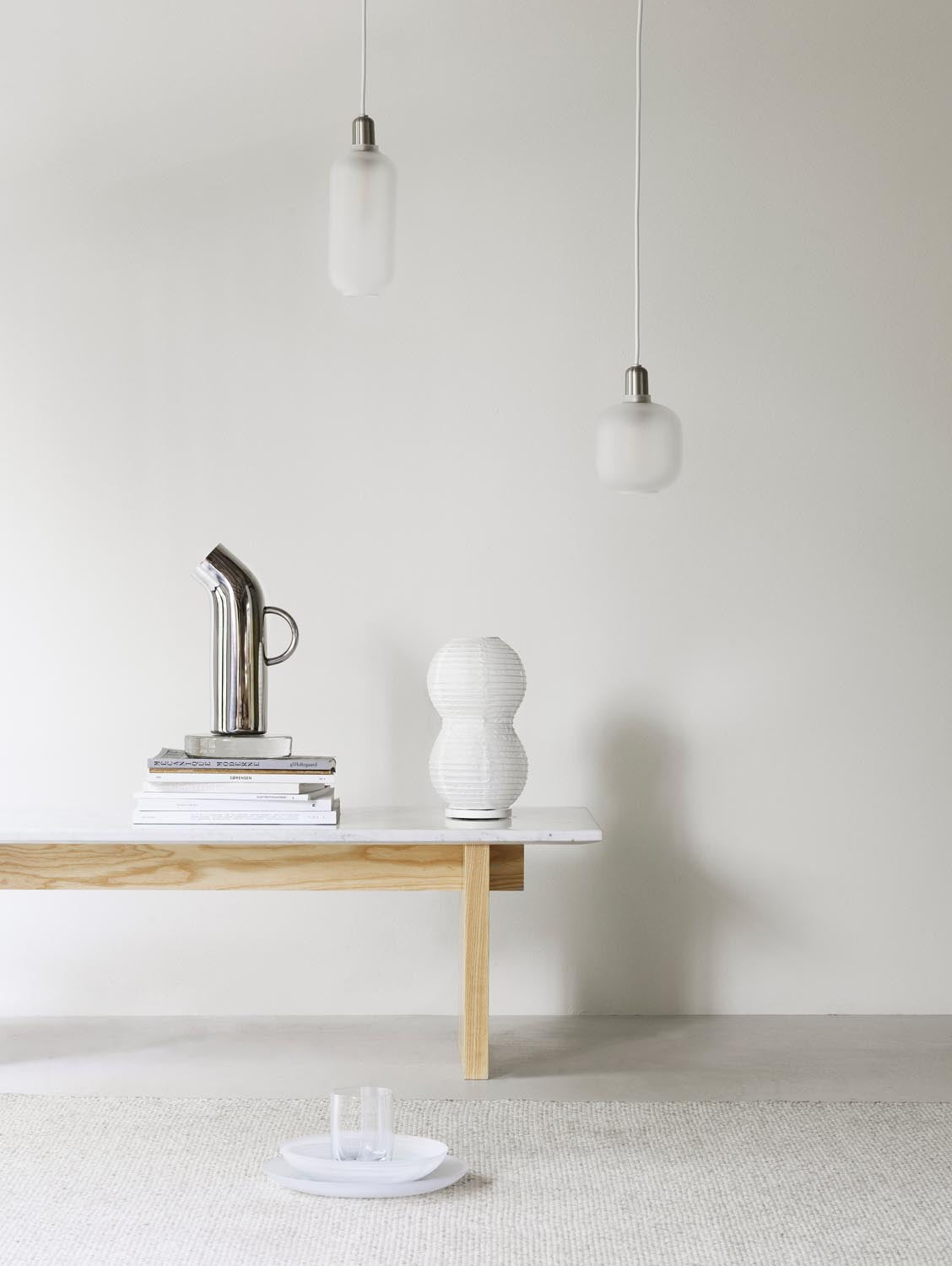 Puff Tischlampe Twist Weiss in  präsentiert im Onlineshop von KAQTU Design AG. Tischleuchte ist von Normann Copenhagen