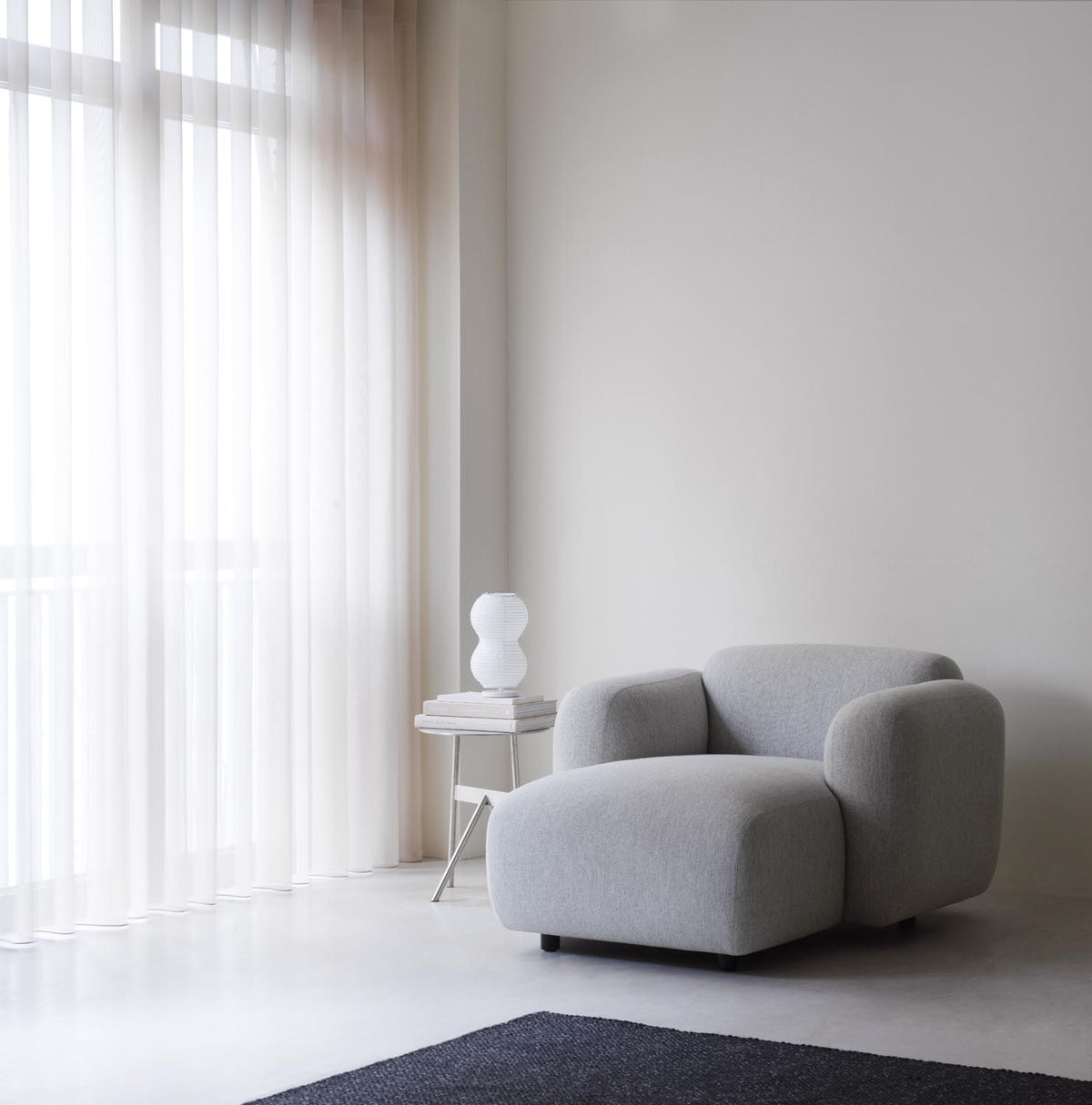Puff Tischlampe Twist Weiss in  präsentiert im Onlineshop von KAQTU Design AG. Tischleuchte ist von Normann Copenhagen