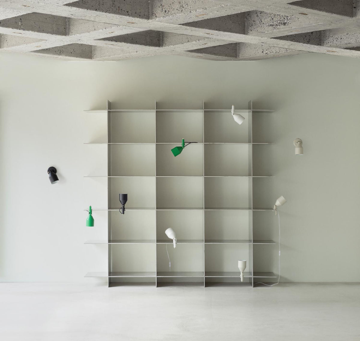 Klip Wandleuchte in  präsentiert im Onlineshop von KAQTU Design AG. Wandleuchte ist von Normann Copenhagen