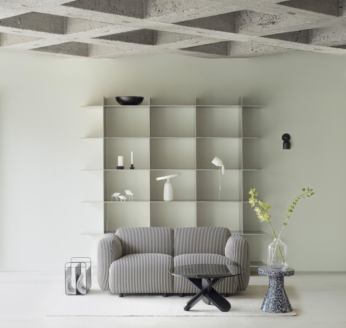 Klip Wandleuchte in Schwarz präsentiert im Onlineshop von KAQTU Design AG. Wandleuchte ist von Normann Copenhagen