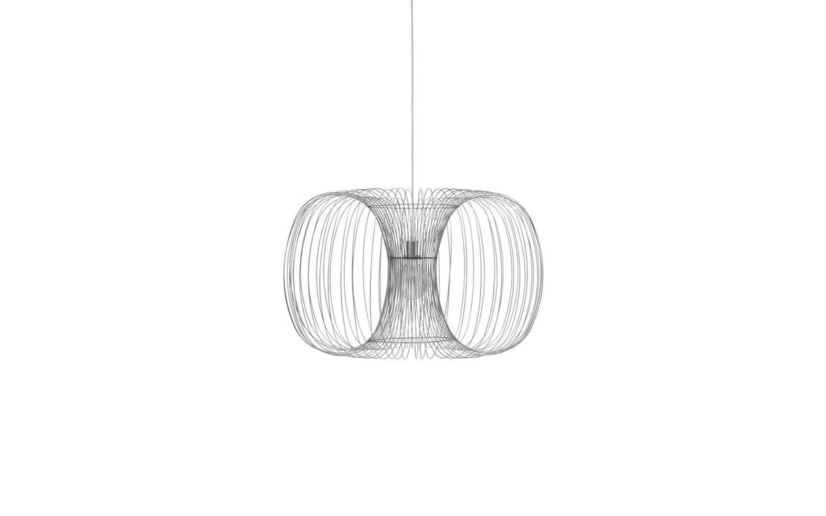 Coil Lampe in Edelstahl präsentiert im Onlineshop von KAQTU Design AG. Pendelleuchte ist von Normann Copenhagen