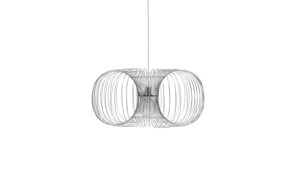 Coil Lampe in Edelstahl präsentiert im Onlineshop von KAQTU Design AG. Pendelleuchte ist von Normann Copenhagen