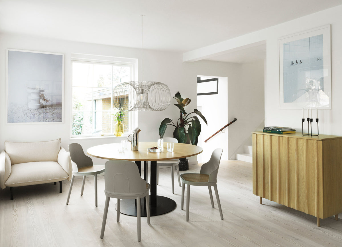 Coil Lampe in Edelstahl präsentiert im Onlineshop von KAQTU Design AG. Pendelleuchte ist von Normann Copenhagen