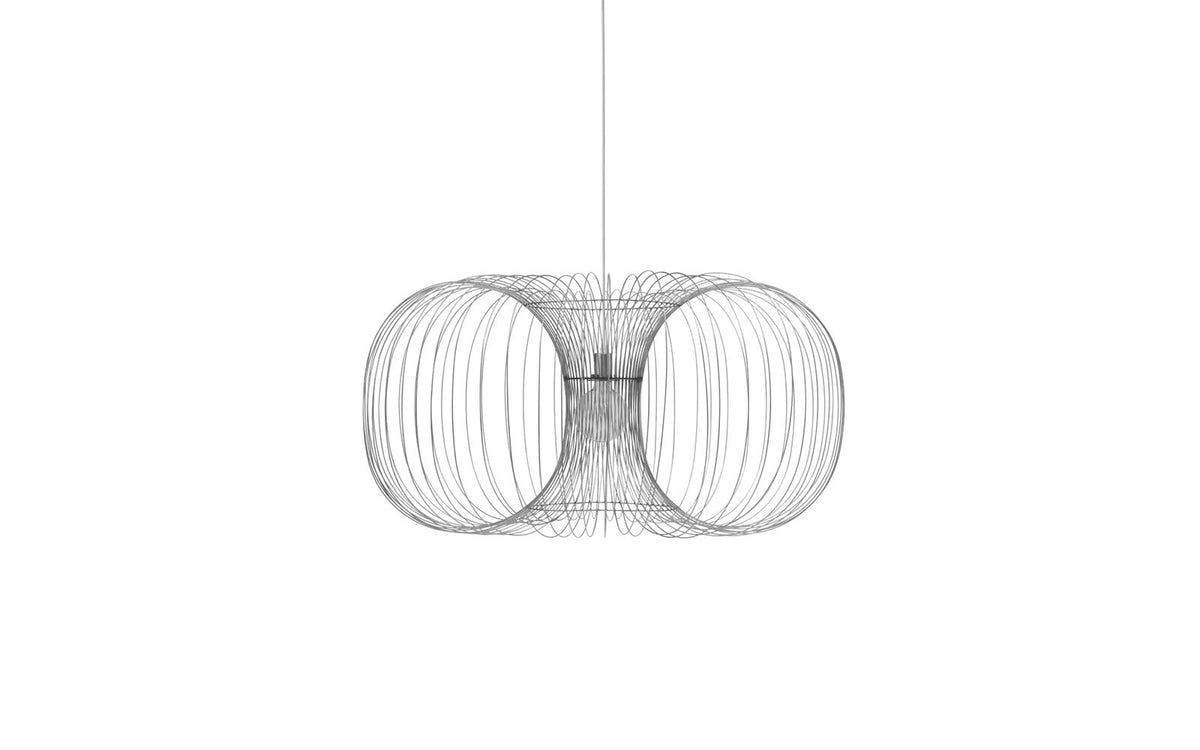 Coil Lampe in Edelstahl präsentiert im Onlineshop von KAQTU Design AG. Pendelleuchte ist von Normann Copenhagen