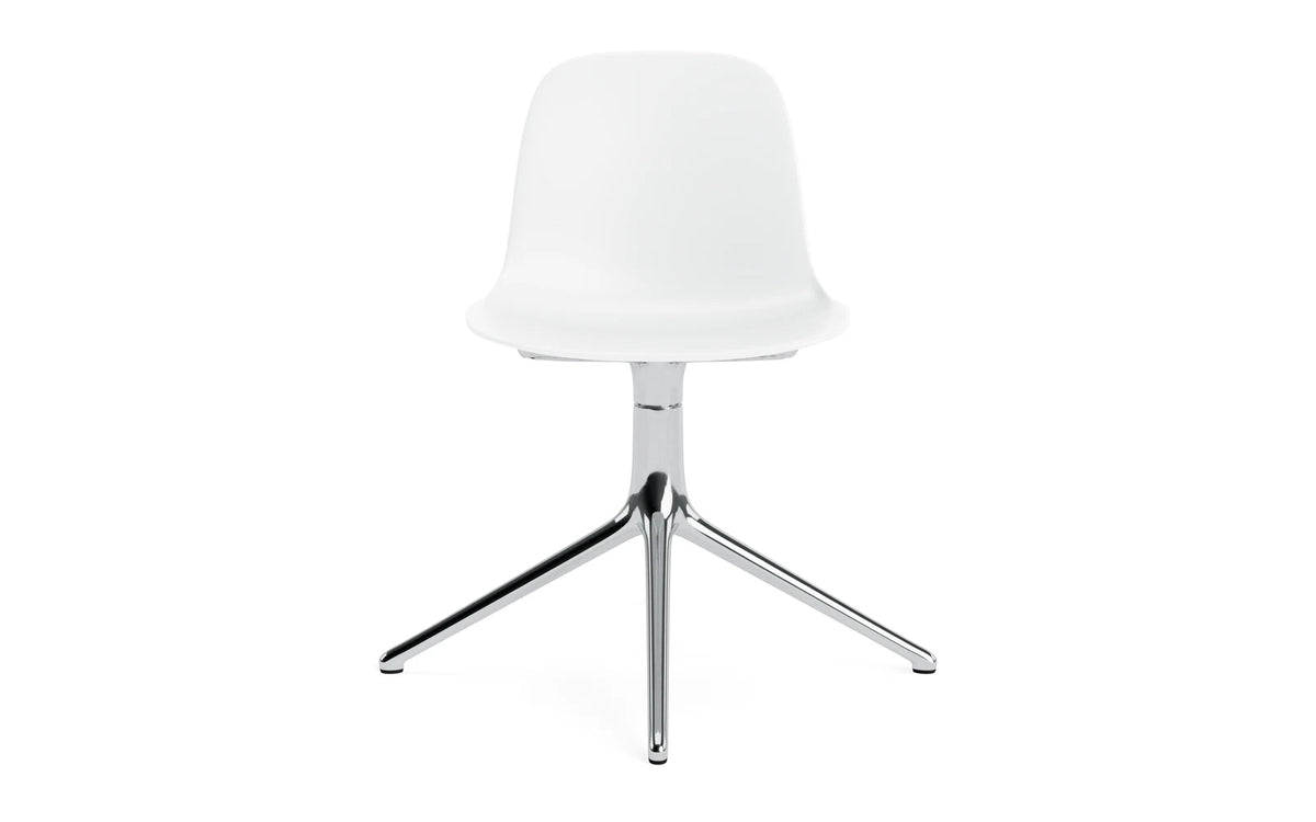 Form Drehstuhl in Weiss präsentiert im Onlineshop von KAQTU Design AG. Dreh-Schalenstuhl ist von Normann Copenhagen