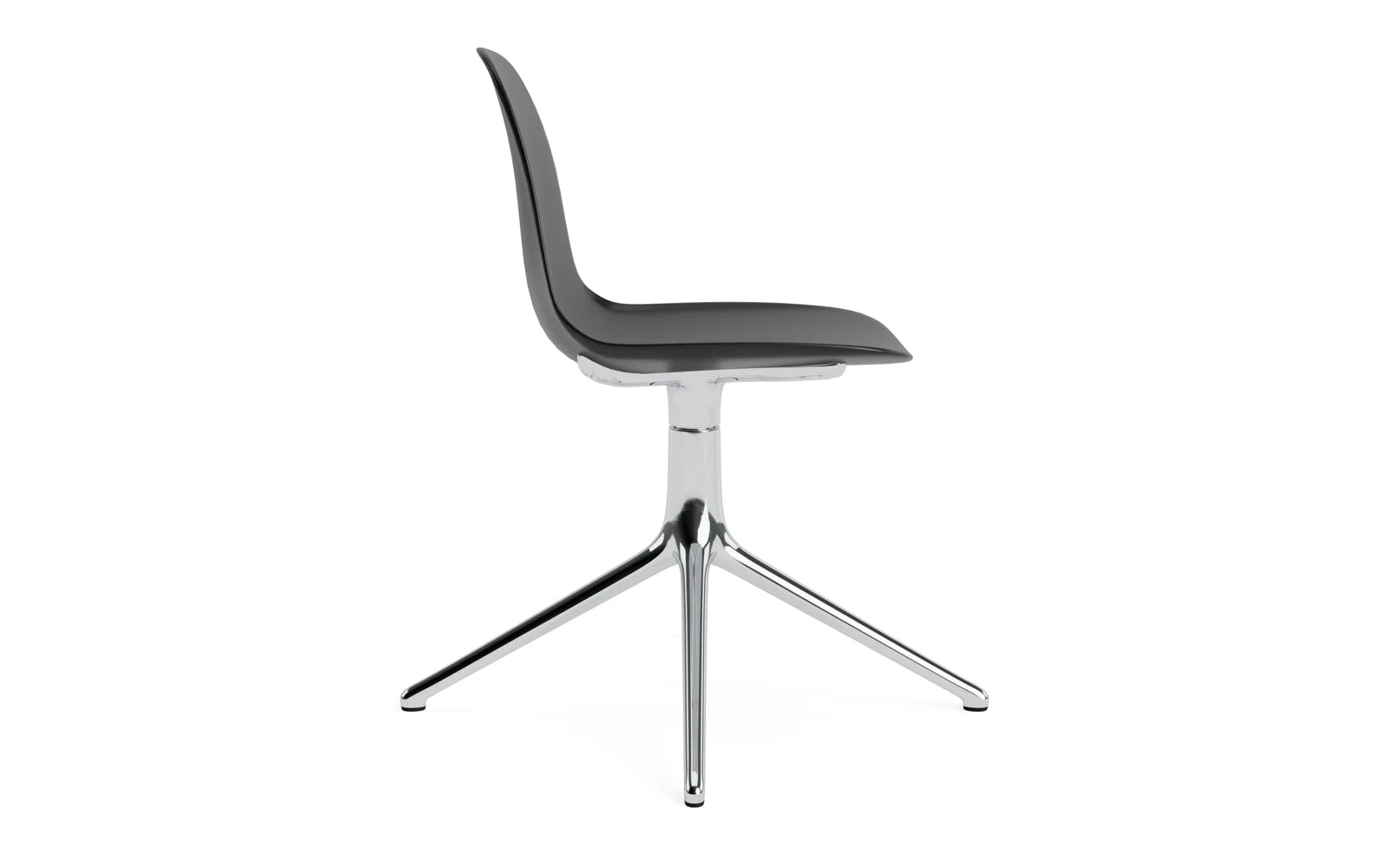Eleganter Form Drehstuhl von Normann Copenhagen: Maskulines Design, vielseitig einsetzbar, individuell anpassbar.
