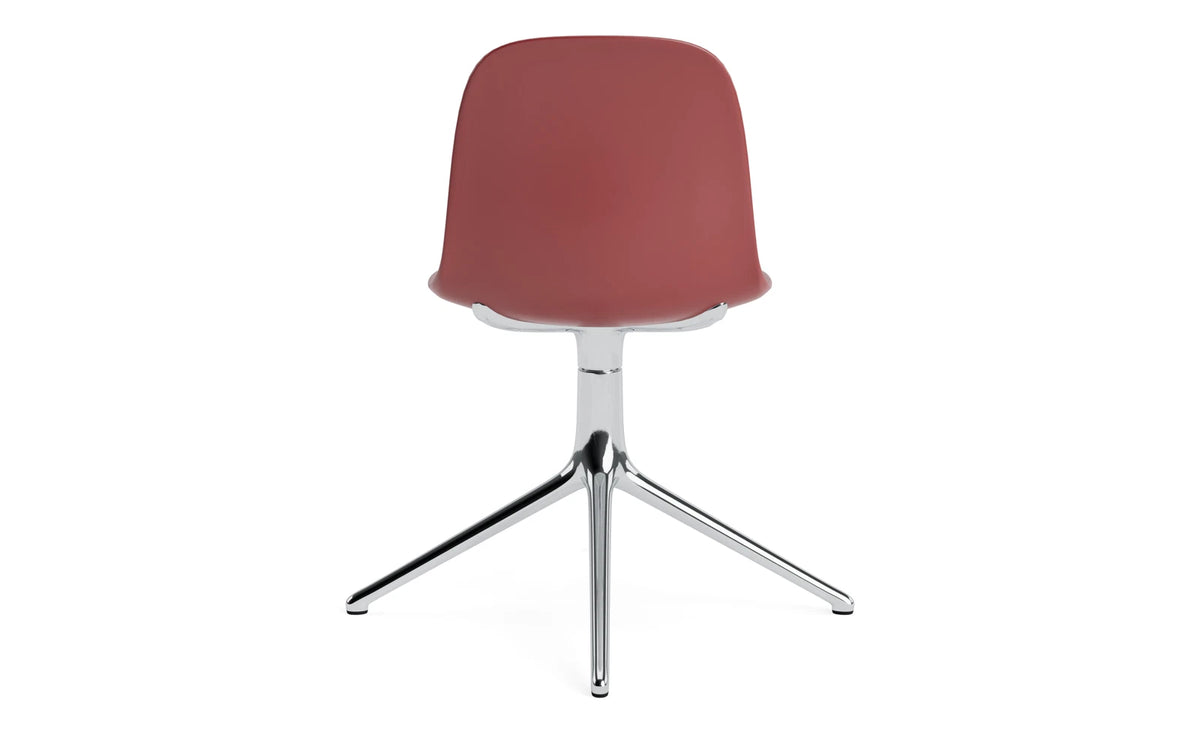 Form Drehstuhl in Rot präsentiert im Onlineshop von KAQTU Design AG. Dreh-Schalenstuhl ist von Normann Copenhagen