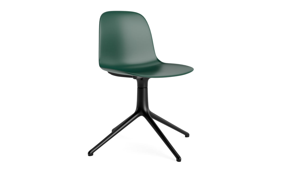 Form Drehstuhl in Grün präsentiert im Onlineshop von KAQTU Design AG. Dreh-Schalenstuhl ist von Normann Copenhagen