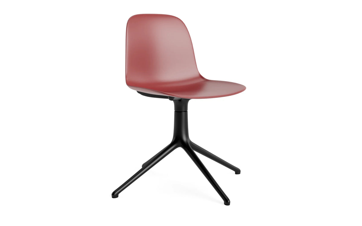 Form Drehstuhl in Rot präsentiert im Onlineshop von KAQTU Design AG. Dreh-Schalenstuhl ist von Normann Copenhagen