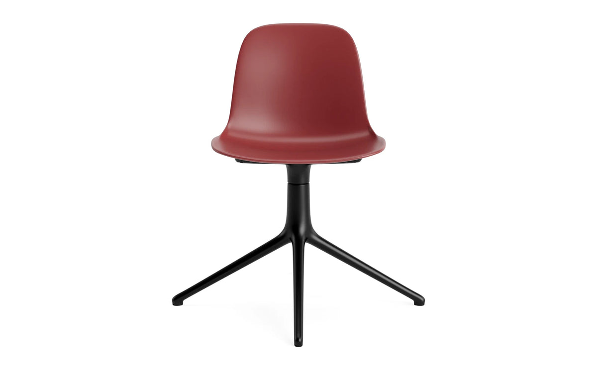 Form Drehstuhl in Rot präsentiert im Onlineshop von KAQTU Design AG. Dreh-Schalenstuhl ist von Normann Copenhagen