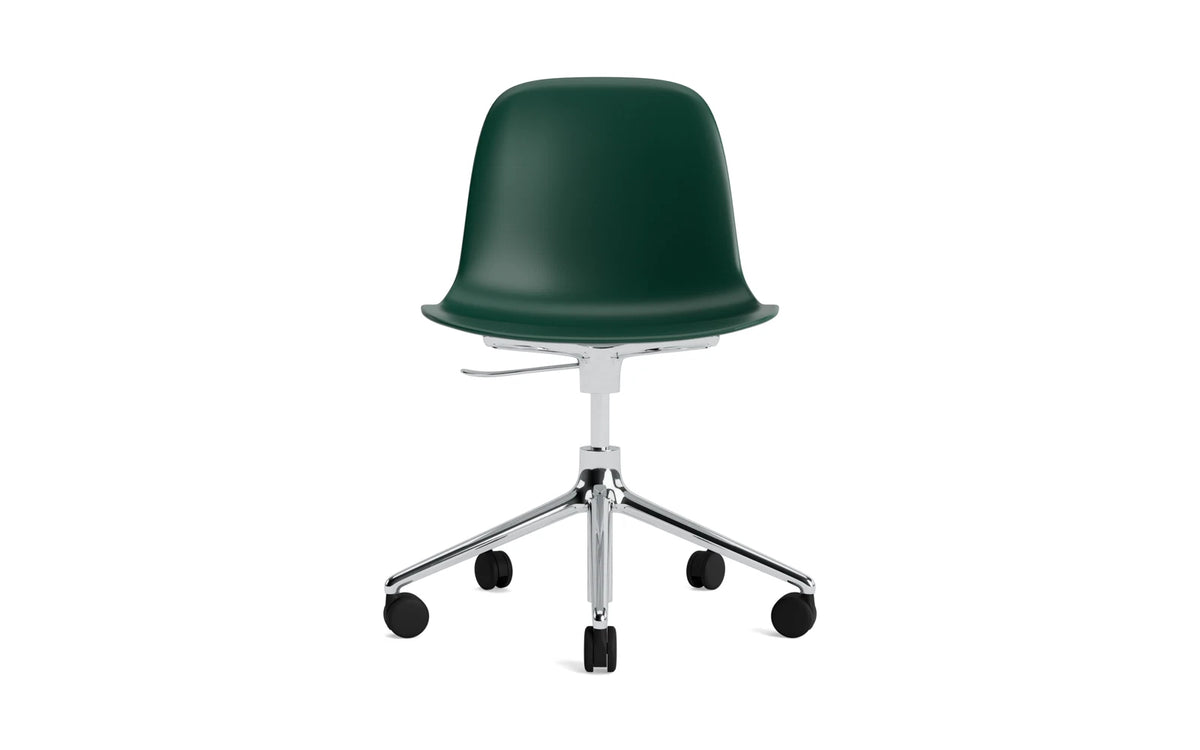 Form Bürostuhl in Grün präsentiert im Onlineshop von KAQTU Design AG. Dreh-Schalenstuhl mit Rollen ist von Normann Copenhagen