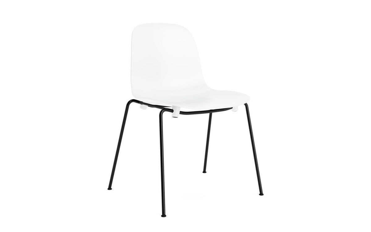 Form Stapelstuhl in Weiss präsentiert im Onlineshop von KAQTU Design AG. Stuhl ist von Normann Copenhagen