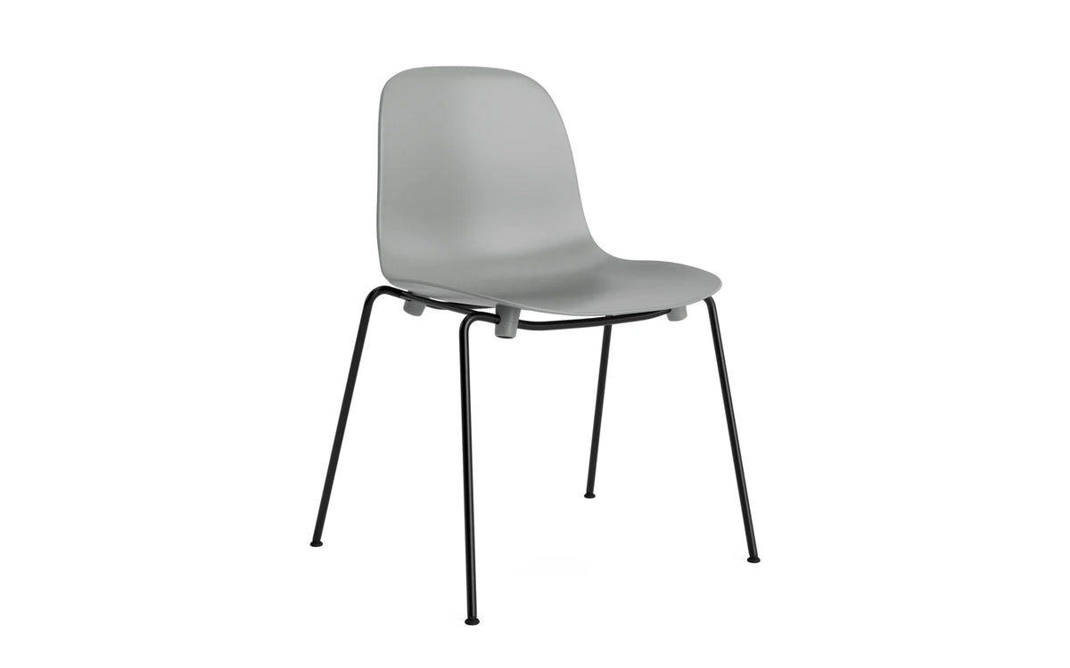 Form Stapelstuhl in Grau präsentiert im Onlineshop von KAQTU Design AG. Stuhl ist von Normann Copenhagen