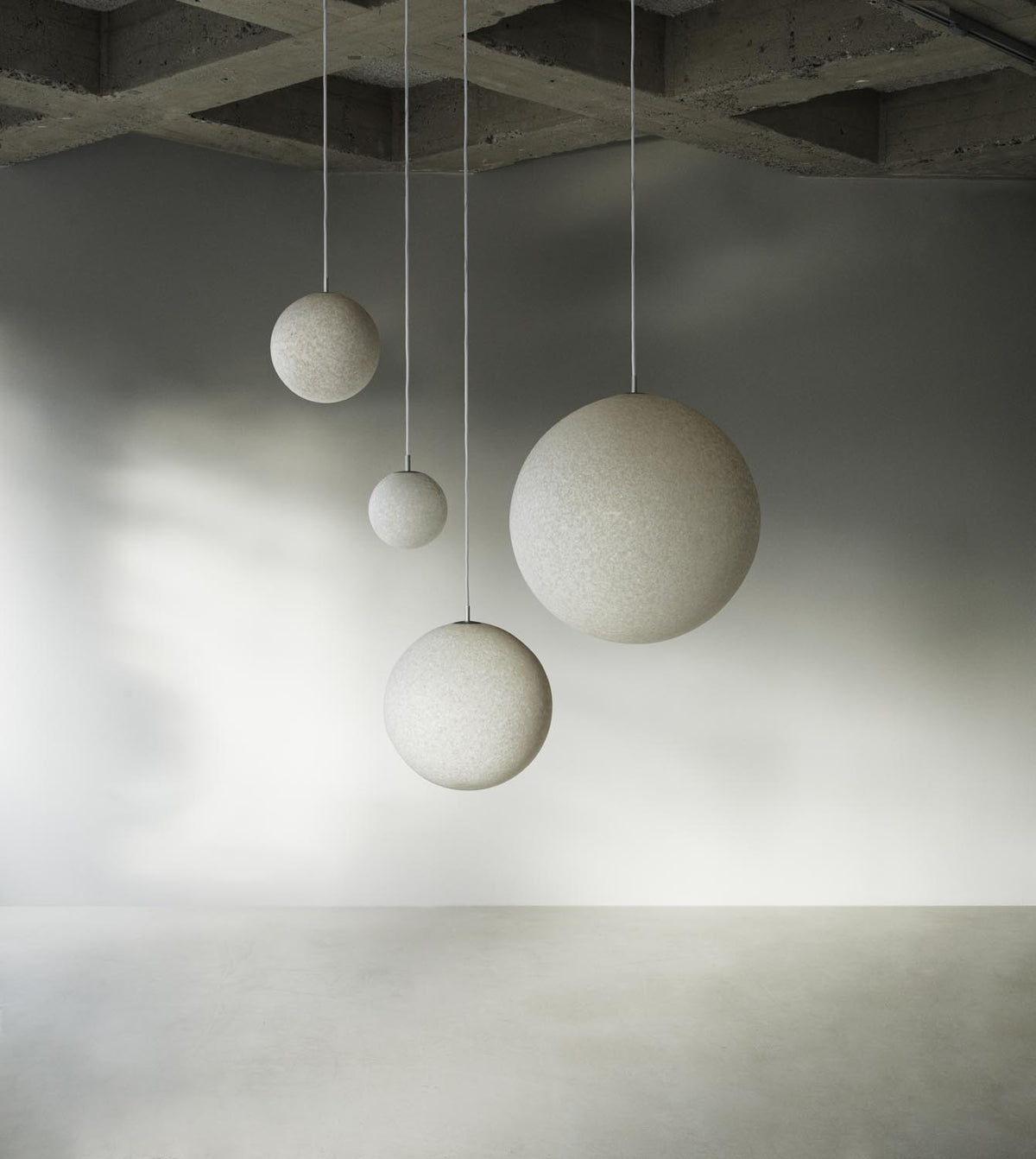 Pix Lampe Ø20 in White präsentiert im Onlineshop von KAQTU Design AG. Pendelleuchte ist von Normann Copenhagen
