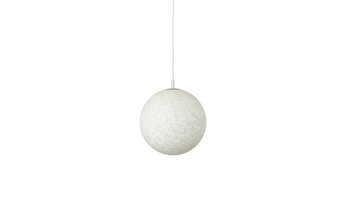 Pix Lampe Ø30 in White präsentiert im Onlineshop von KAQTU Design AG. Pendelleuchte ist von Normann Copenhagen