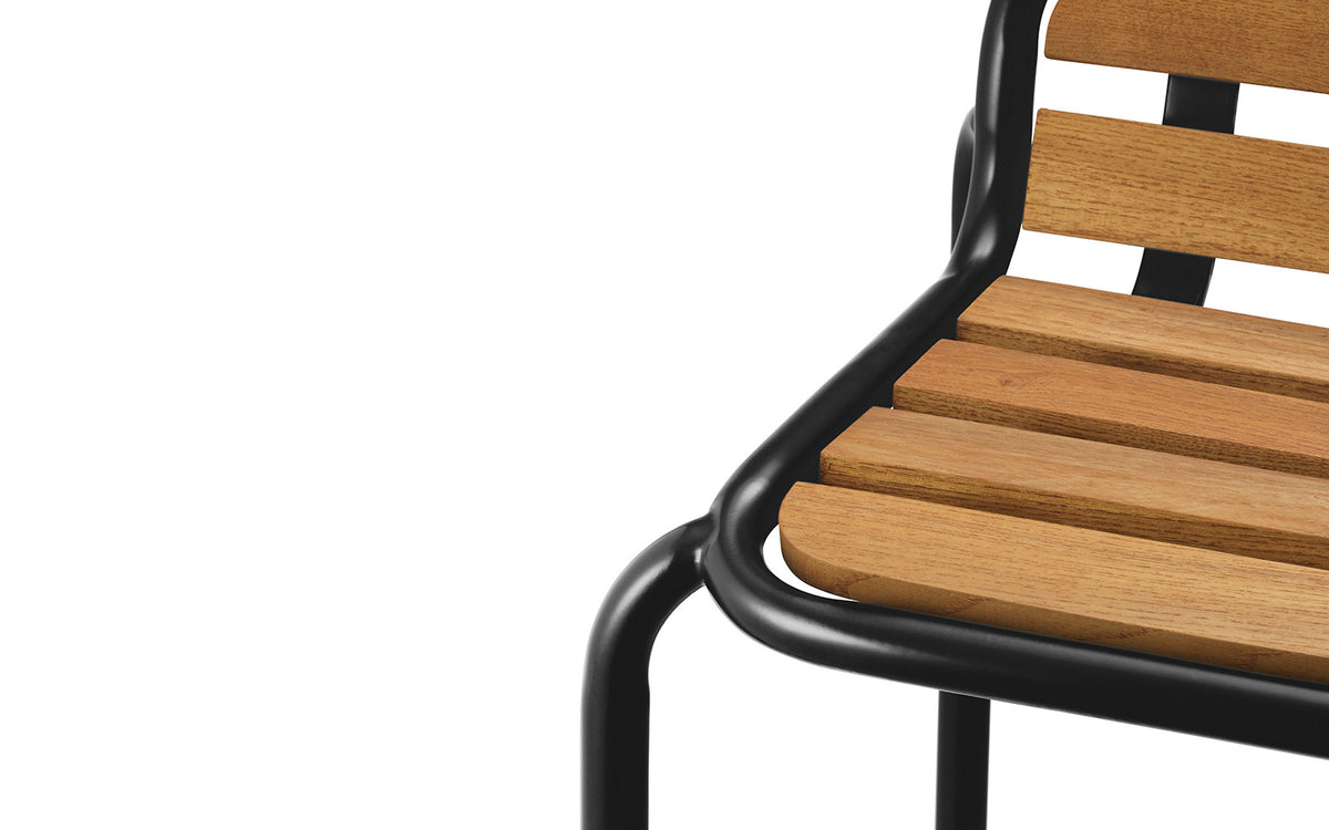 Vig Robinia Stuhl in Schwarz präsentiert im Onlineshop von KAQTU Design AG. Gartenstuhl ist von Normann Copenhagen