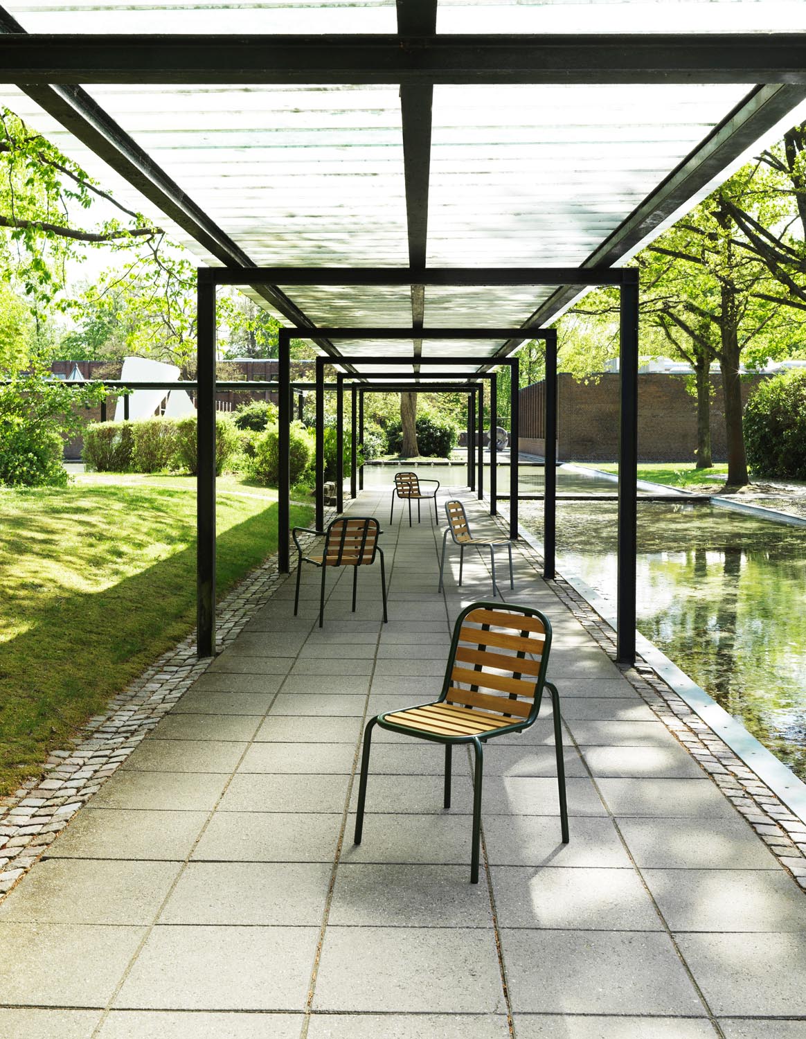 Vig Robinia Stuhl in  präsentiert im Onlineshop von KAQTU Design AG. Gartenstuhl ist von Normann Copenhagen