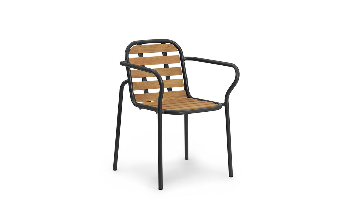 Vig Robinia Armlehnstuhl in Schwarz präsentiert im Onlineshop von KAQTU Design AG. Gartenstuhl mit Armlehnen ist von Normann Copenhagen