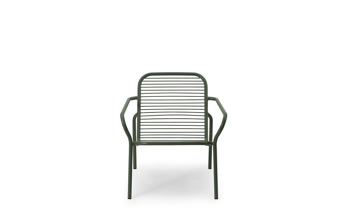Vig Loungesessel in Dunkelgrün präsentiert im Onlineshop von KAQTU Design AG. Outdoor-Sessel mit Armlehnen ist von Normann Copenhagen