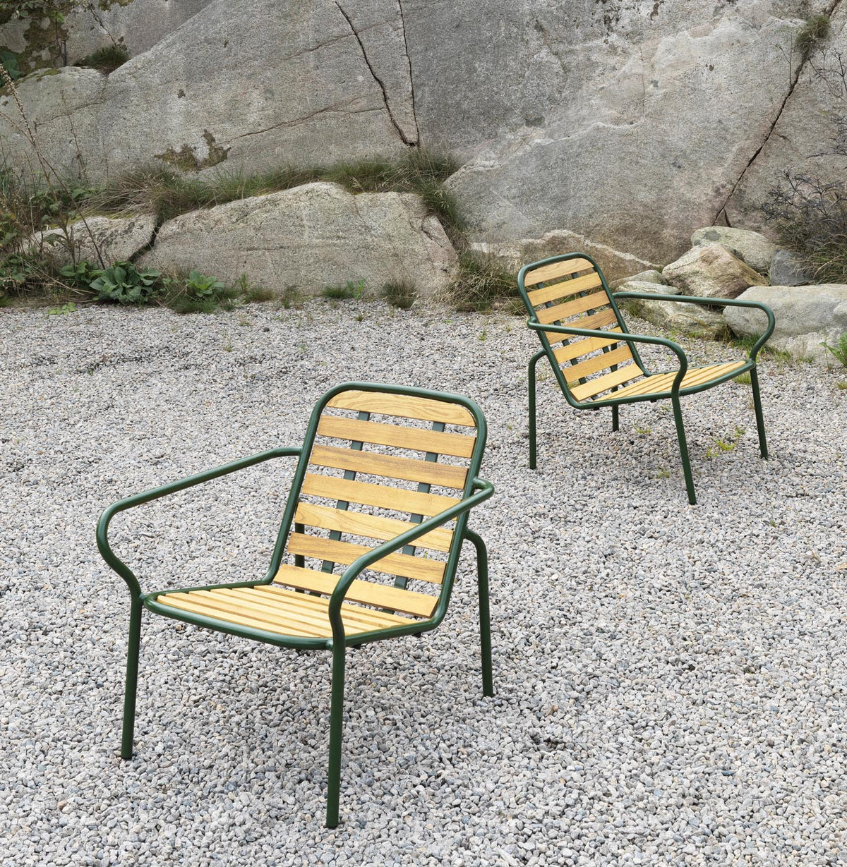 Vig Robinia Loungesessel in  präsentiert im Onlineshop von KAQTU Design AG. Outdoor-Sessel mit Armlehnen ist von Normann Copenhagen