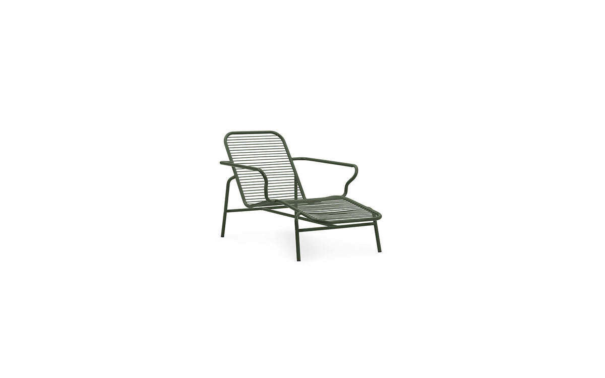 Vig Liegestuhl in Dunkelgrün präsentiert im Onlineshop von KAQTU Design AG. Liegestuhl ist von Normann Copenhagen