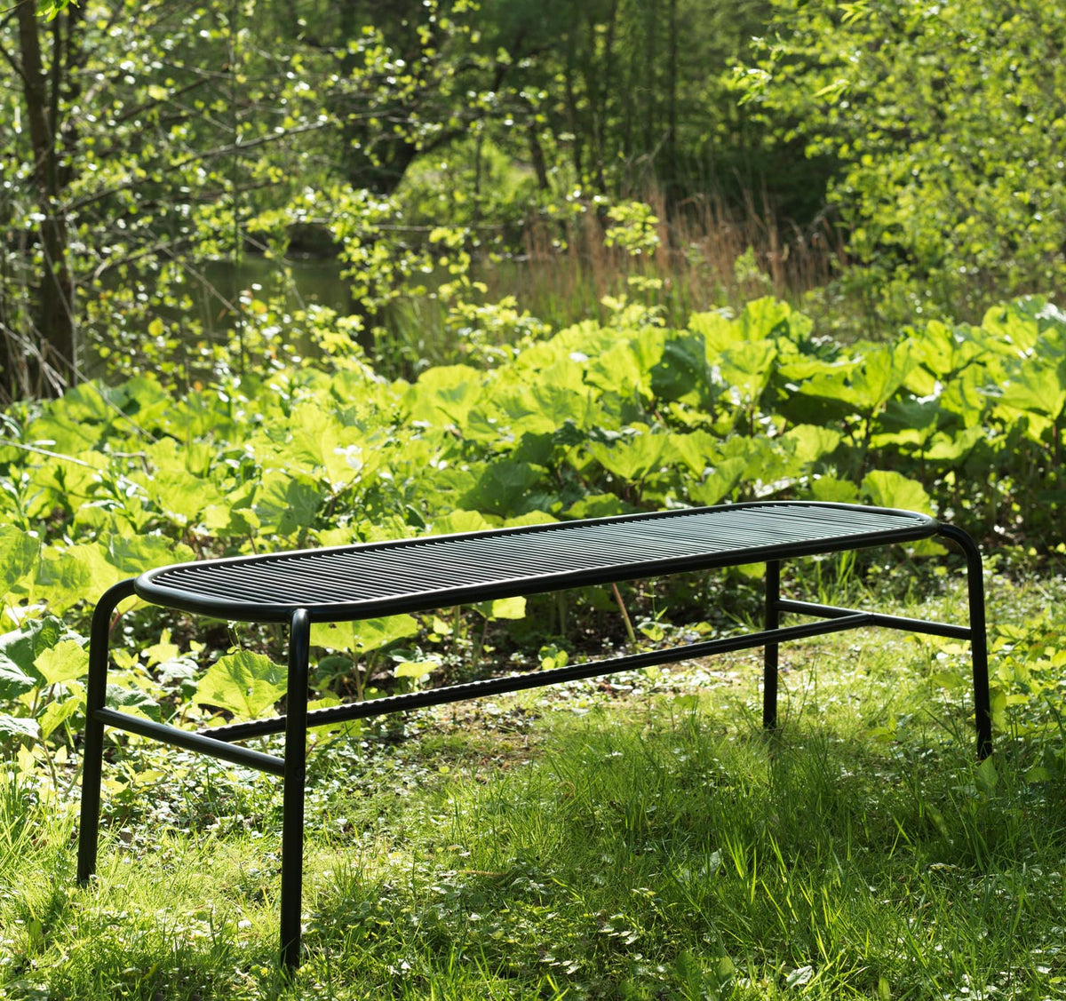 Vig Bank in  präsentiert im Onlineshop von KAQTU Design AG. Gartenbank ist von Normann Copenhagen