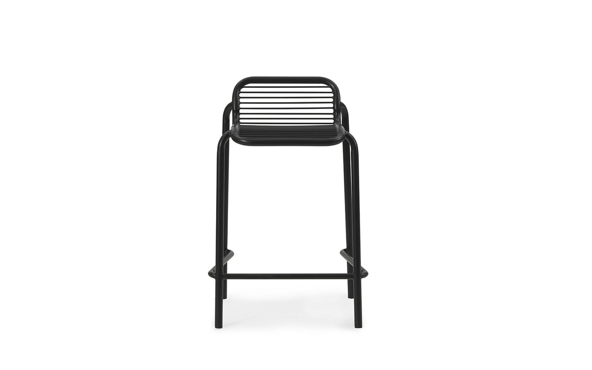 Vig Barhocker in Schwarz präsentiert im Onlineshop von KAQTU Design AG. Outdoor-Barstuhl ist von Normann Copenhagen