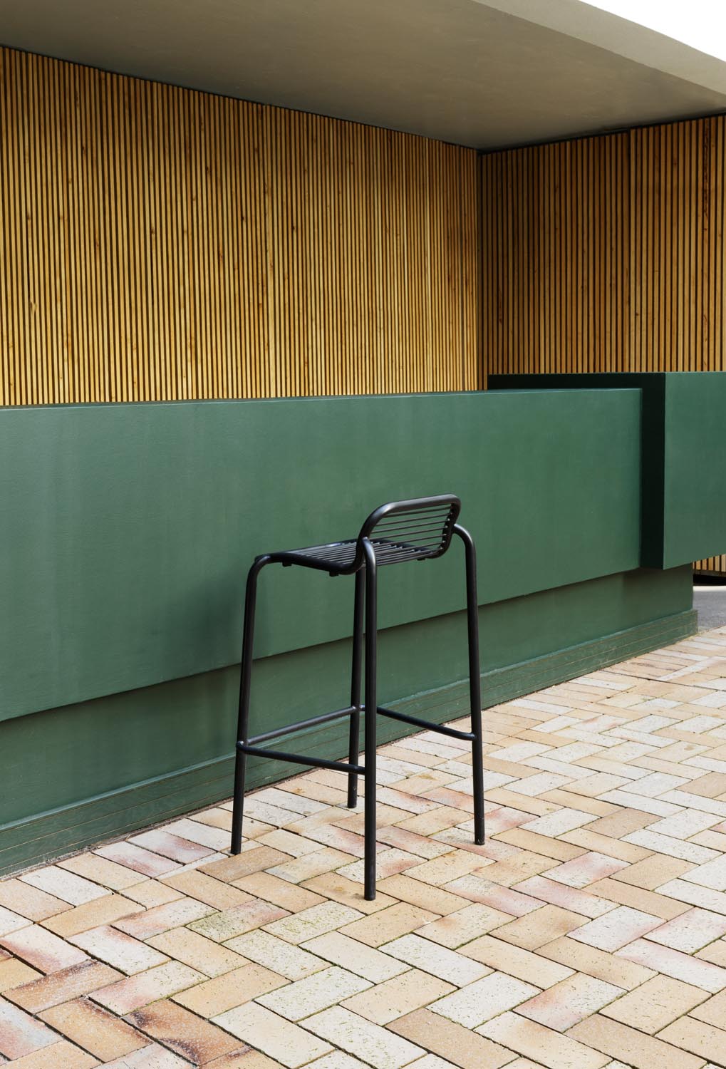 Vig Barhocker in  präsentiert im Onlineshop von KAQTU Design AG. Outdoor-Barstuhl ist von Normann Copenhagen