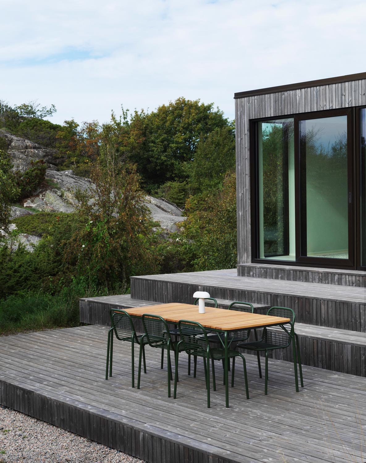 Vig Robinia Tisch in Schwarz präsentiert im Onlineshop von KAQTU Design AG. Gartentisch ist von Normann Copenhagen